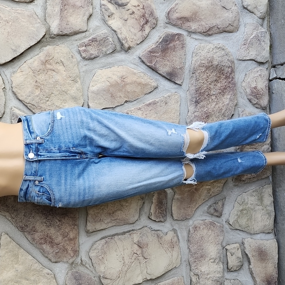 AMERICAN EAGLE | Distressed Mom Jeans